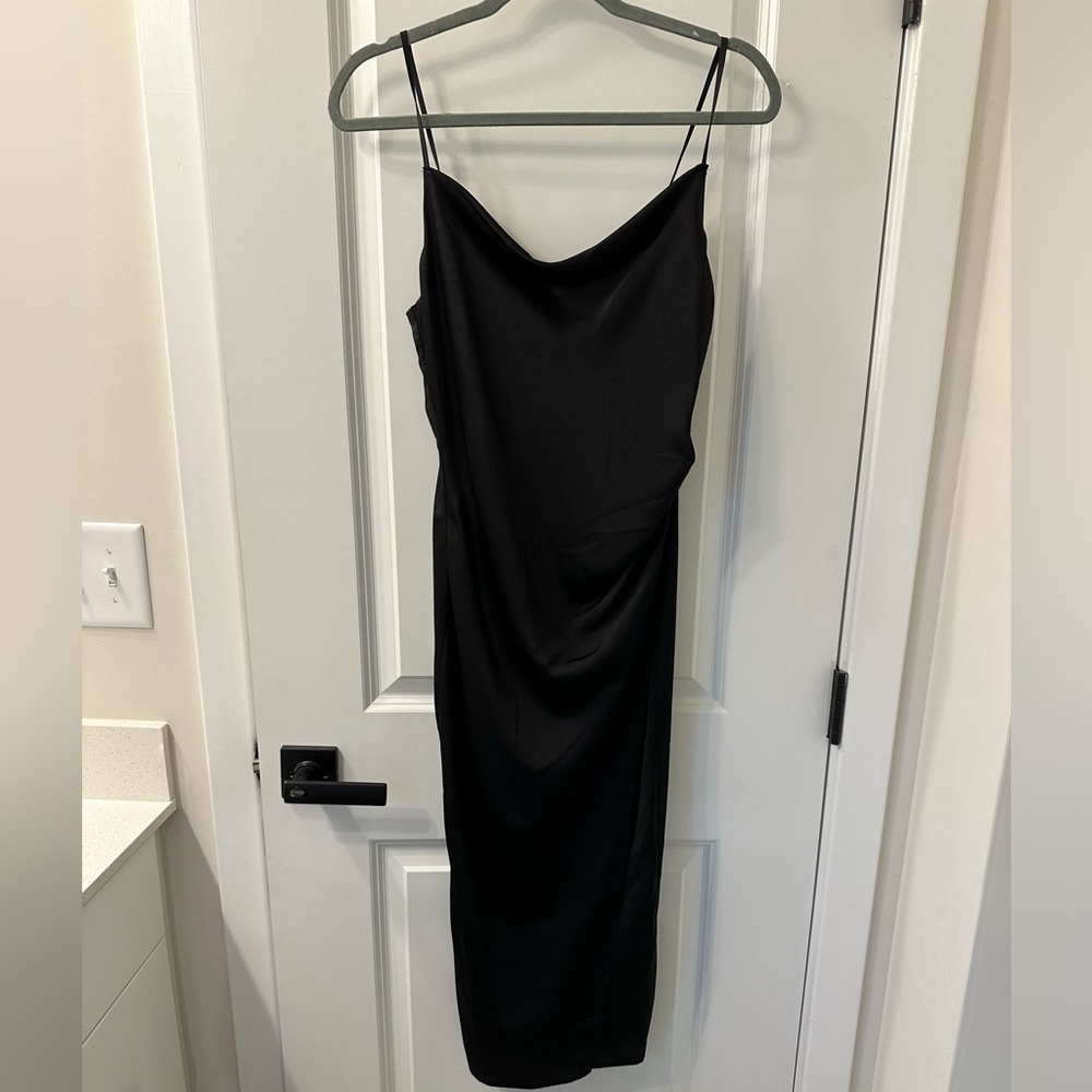 Black silk lulus midi dress. Brand new with tag still on.